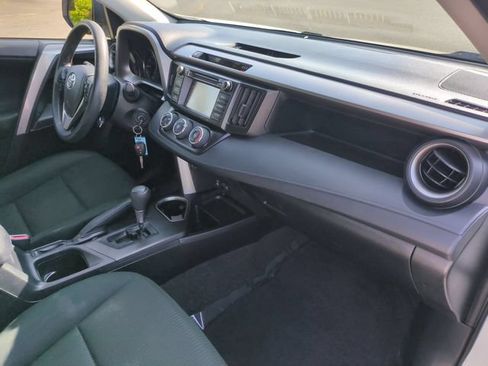 Used 2018 Toyota RAV4 LE FWD image 32