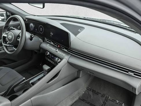 Used 2024 Hyundai Elantra SEL FWD image 26