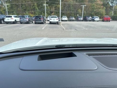 New 2025 Volkswagen Tiguan SE R-Line image 17