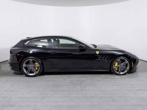 Used 2019 Ferrari GTC4Lusso image 5