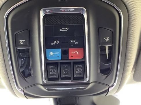 Certified 2023 Jeep Grand Cherokee Limited AWD/4WD image 24