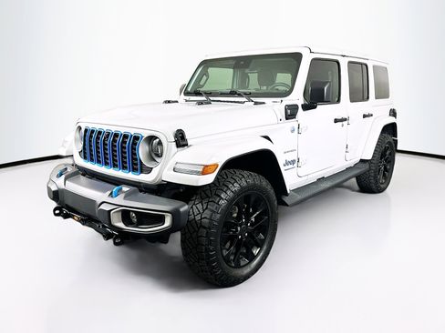 Used 2024 Jeep Wrangler Sahara w/ Technology Group image 3