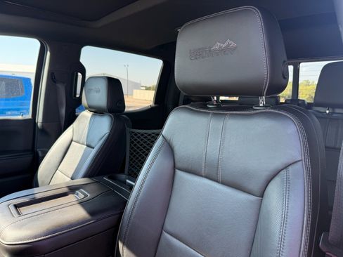 Used 2019 Chevrolet Silverado 1500 High Country w/ Technology Package image 13