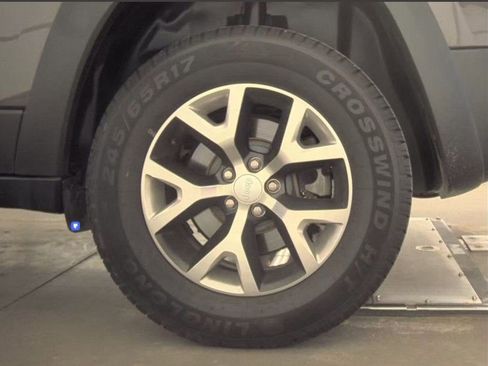 Used 2018 Jeep Cherokee Trailhawk w/ Quick Order Package 27L image 27