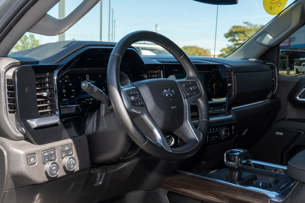 Used 2025 Chevrolet Silverado 1500 RST w/ Convenience Package II AWD/4WD image 13