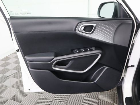 Used 2023 Kia Soul S image 25