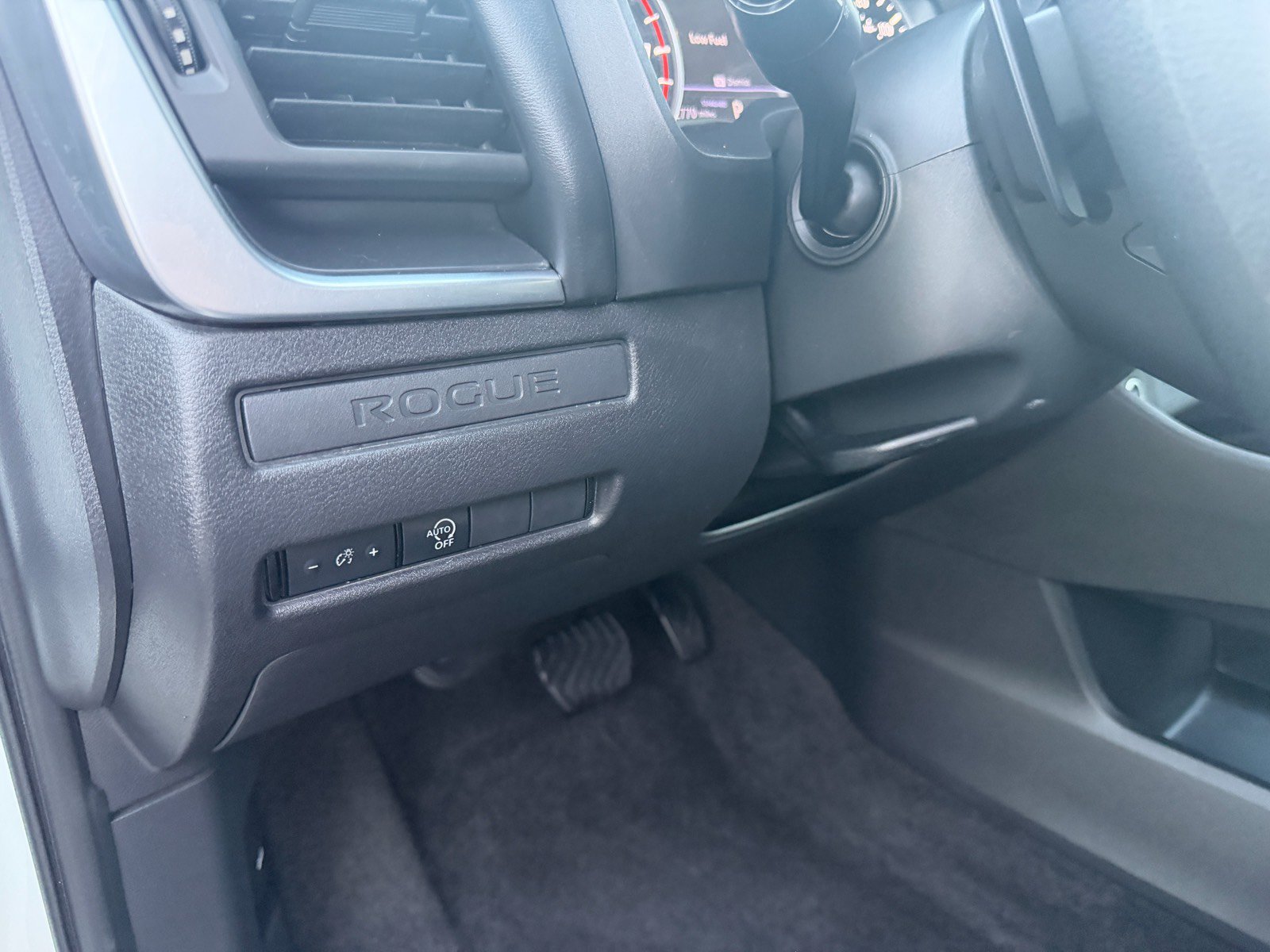 Used 2023 Nissan Rogue S FWD image 19
