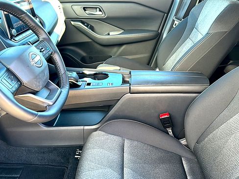 Certified 2025 Nissan Rogue SV image 13