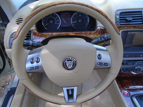 Used 2007 Jaguar XK Convertible image 12