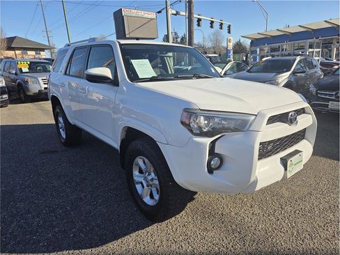 Used 2017 Toyota 4Runner SR5 image 2