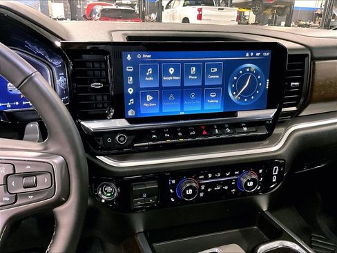 Used 2026 Chevrolet Silverado 1500 High Country w/ Technology Package AWD/4WD image 18