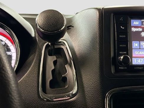 Used 2019 Dodge Grand Caravan SE image 16