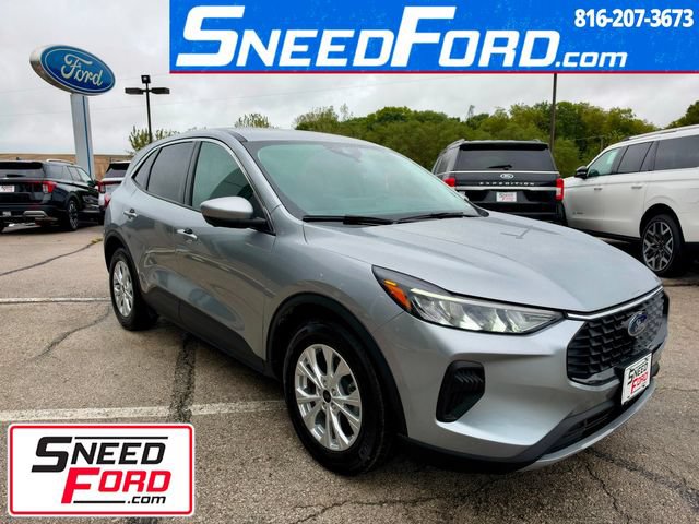 Used 2023 Ford Escape Active w/ Tech Pack #2 FWD image 1