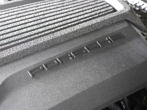 Certified 2025 Porsche Macan AWD/4WD image 27