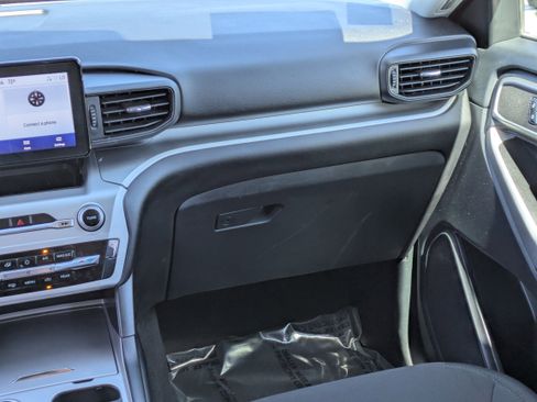 Used 2022 Ford Explorer XLT image 19