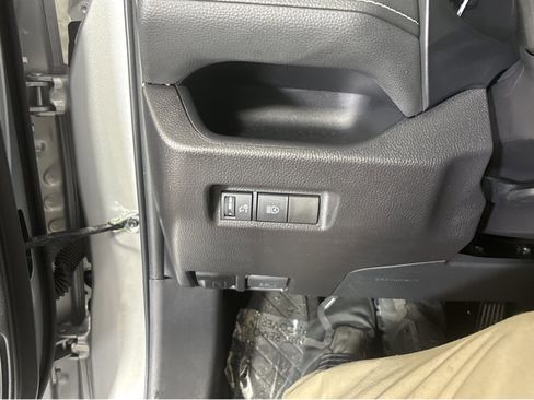 Used 2025 Toyota RAV4 XLE image 38