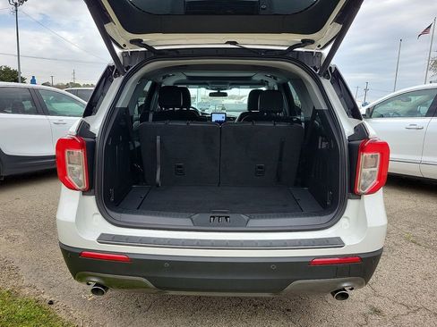 Used 2022 Ford Explorer XLT w/ Equipment Group 202A image 8
