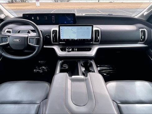 Used 2025 Ford Expedition Active image 13