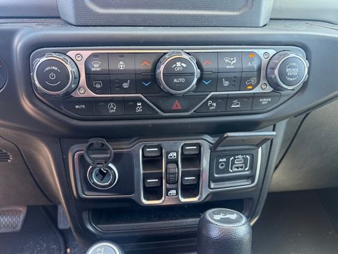 Used 2021 Jeep Wrangler Unlimited Sport AWD/4WD image 12