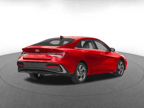 Used 2025 Hyundai Elantra Limited FWD image 2