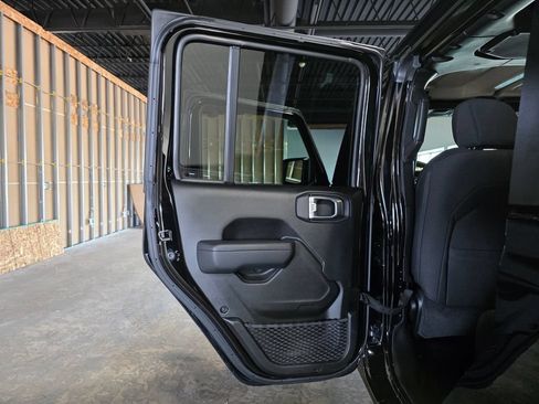 Used 2022 Jeep Gladiator Sport AWD/4WD image 17
