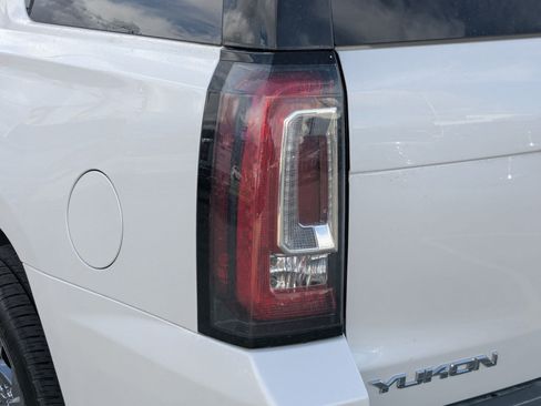 Used 2019 GMC Yukon Denali image 11