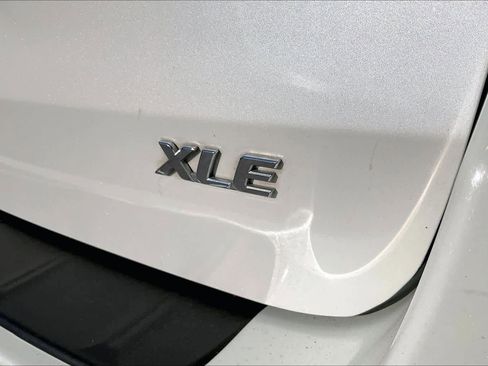 Used 2017 Toyota Sienna XLE image 8