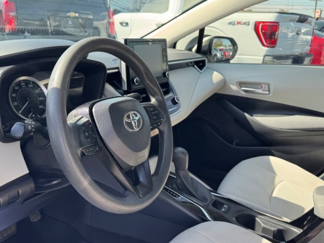 Used 2020 Toyota Corolla LE FWD image 16