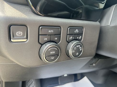 Used 2023 Chevrolet Silverado 1500 LT AWD/4WD image 11