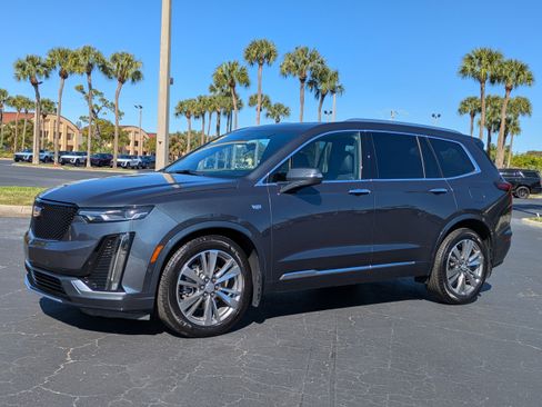 Used 2021 Cadillac XT6 Premium Luxury image 2