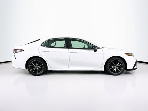 Used 2024 Toyota Camry SE image 10