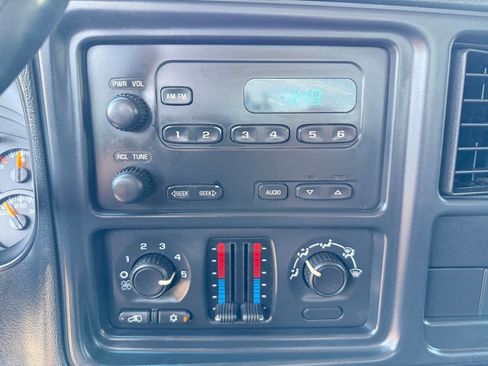 Used 2004 Chevrolet Silverado 2500 W/T w/ Heavy-Duty Power Package AWD/4WD image 29