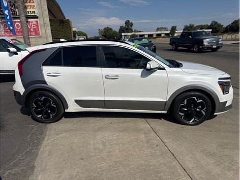 Used 2023 Kia Niro Wave FWD image 4