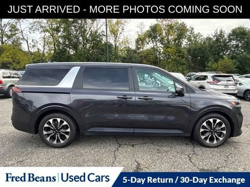Used 2023 Kia Carnival EX FWD image 14