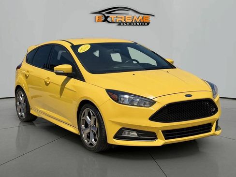 Used 2017 Ford Focus ST FWD image 8