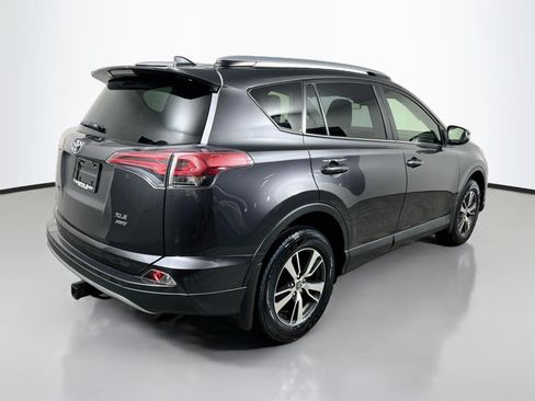 Used 2018 Toyota RAV4 XLE AWD/4WD image 4
