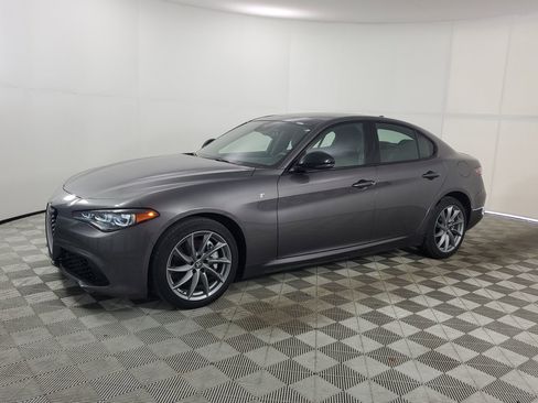 Used 2024 Alfa Romeo Giulia Ti w/ Active Assist Plus Package AWD/4WD image 5