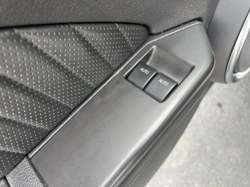 Used 2011 Ford Mustang Shelby GT500 w/ SVT Performance Pkg image 15