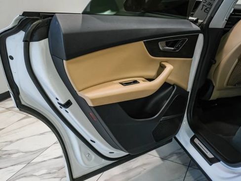 Used 2019 Audi Q8 Premium Plus w/ Premium Plus AWD/4WD image 39