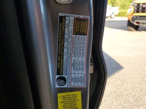 Used 2022 Nissan Frontier PRO-4X w/ Off-Road Protection Package AWD/4WD image 32