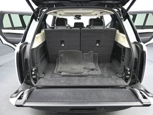 Used 2022 Land Rover Range Rover Long Wheelbase SE image 19
