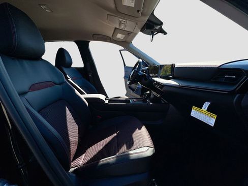 Used 2025 Nissan Kicks SR image 26