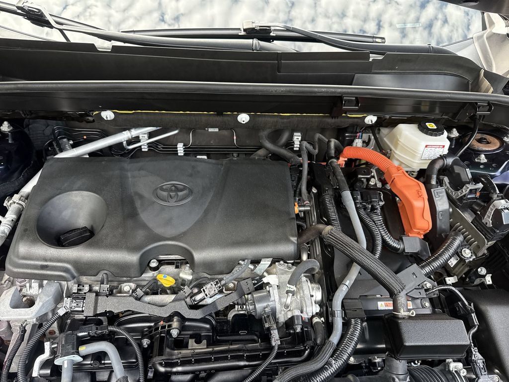 Used 2023 Toyota Venza LE AWD/4WD image 17