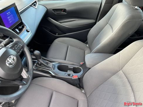 Certified 2025 Toyota Corolla LE FWD image 21