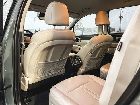 Used 2025 Kia Sorento EX image 10