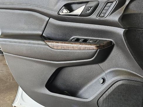 Used 2023 GMC Acadia Denali FWD image 26