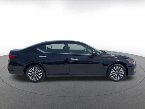Used 2025 Nissan Altima 2.5 SV FWD image 16