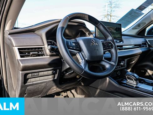 Used 2025 Mitsubishi Outlander SE image 24