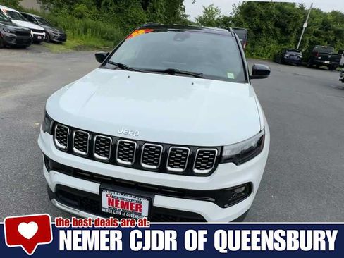Used 2025 Jeep Compass Limited AWD/4WD image 3