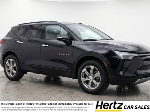 Used 2025 Chevrolet Blazer LT image 1